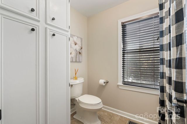 4150 Wandering Lane NE, Hickory, NC 28601