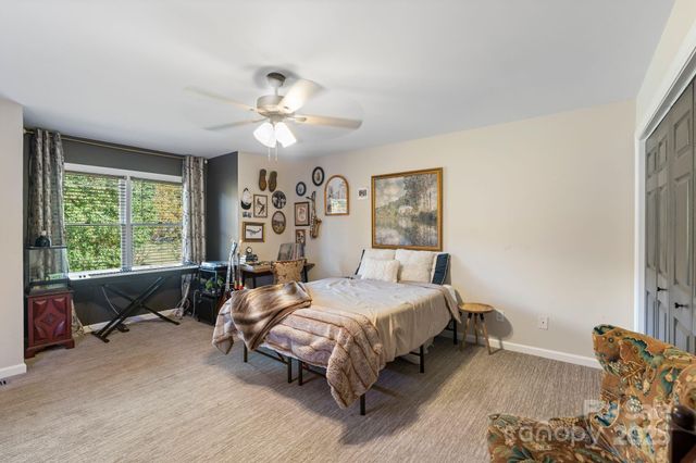 4150 Wandering Lane NE, Hickory, NC 28601