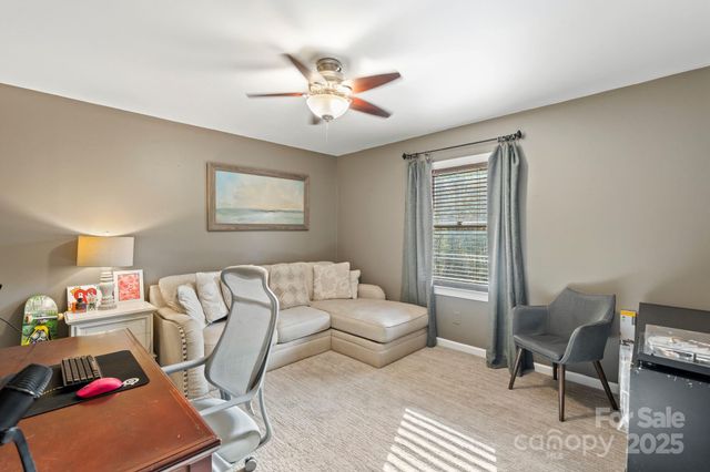 4150 Wandering Lane NE, Hickory, NC 28601