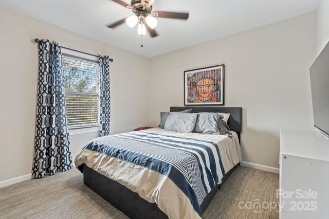 4150 Wandering Lane NE, Hickory, NC 28601