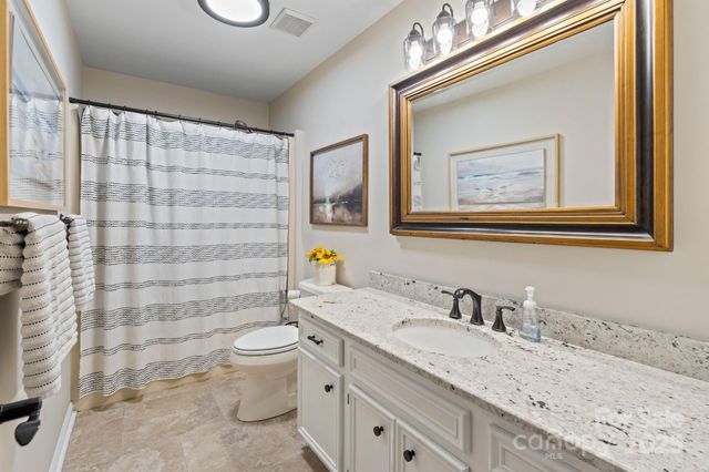 4150 Wandering Lane NE, Hickory, NC 28601