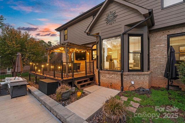 4150 Wandering Lane NE, Hickory, NC 28601