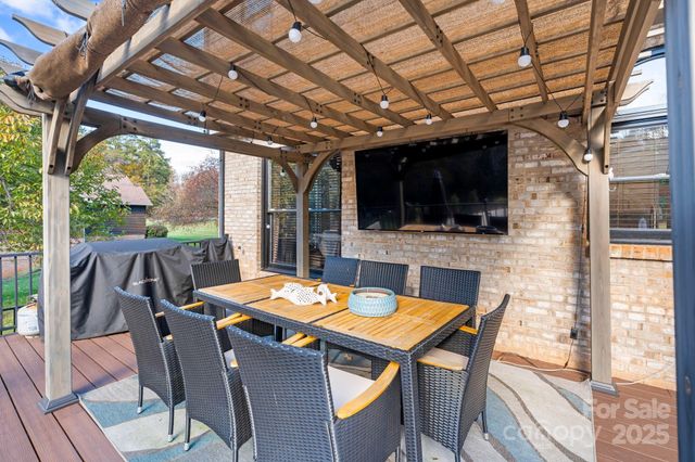 4150 Wandering Lane NE, Hickory, NC 28601