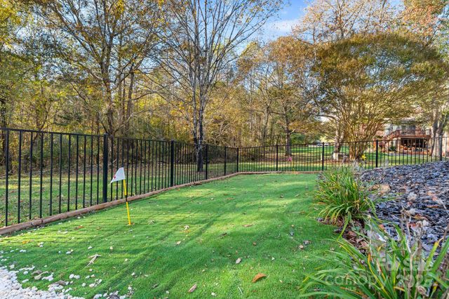 4150 Wandering Lane NE, Hickory, NC 28601