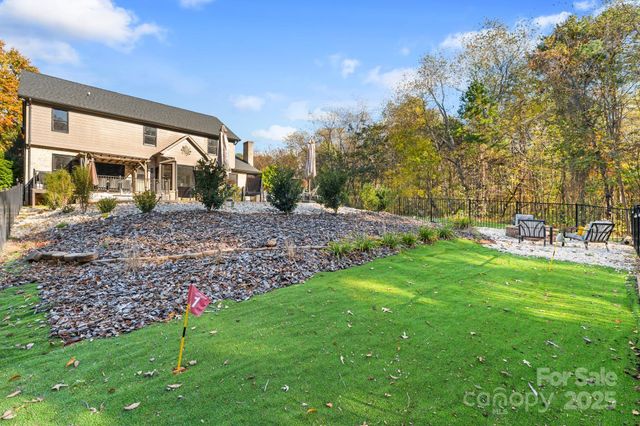 4150 Wandering Lane NE, Hickory, NC 28601