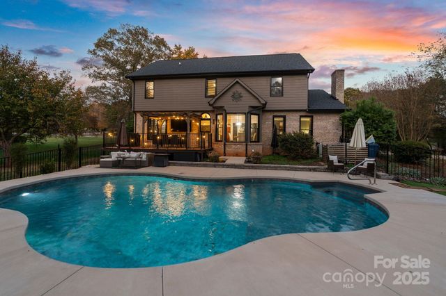 4150 Wandering Lane NE, Hickory, NC 28601