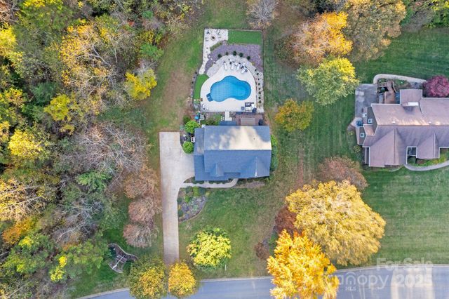 4150 Wandering Lane NE, Hickory, NC 28601