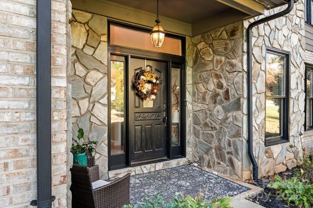 4150 Wandering Lane NE, Hickory, NC 28601