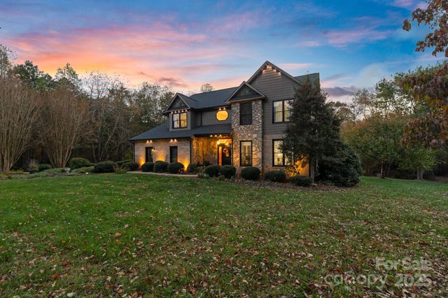 4150 Wandering Lane NE, Hickory, NC 28601