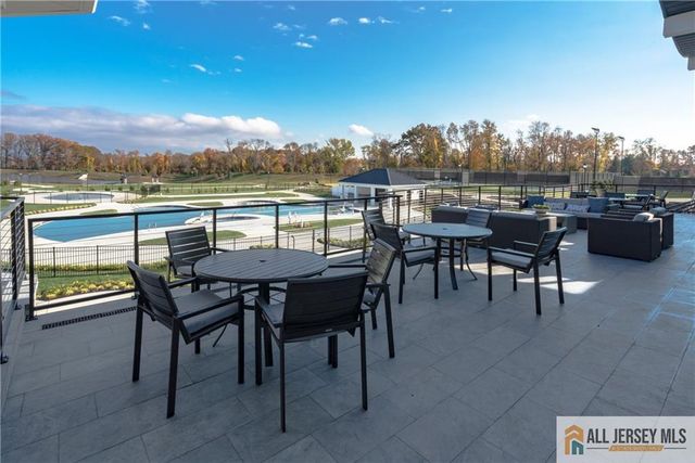 4 Longwood Drive, Monroe, NJ 08831