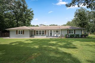 805 Forrest Dr, Tullahoma, TN 37388