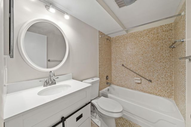 932 Flanders T, Delray Beach, FL 33484