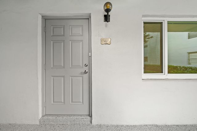 932 Flanders T, Delray Beach, FL 33484