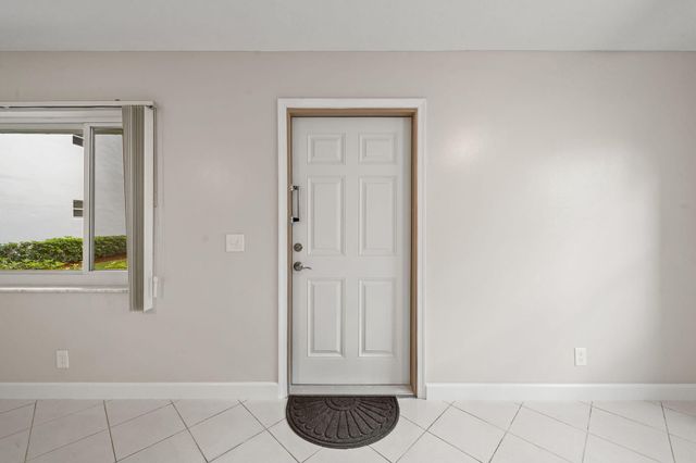 932 Flanders T, Delray Beach, FL 33484