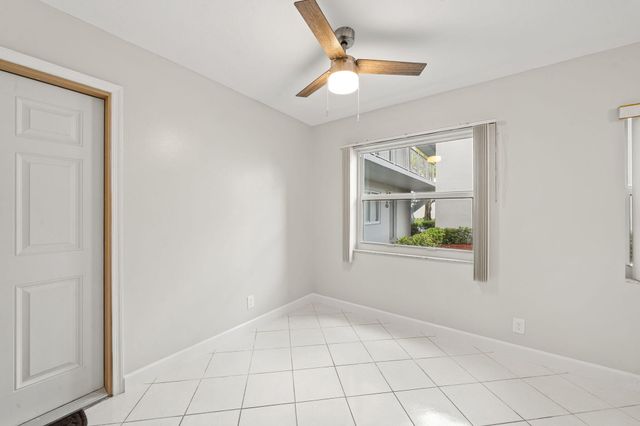 932 Flanders T, Delray Beach, FL 33484