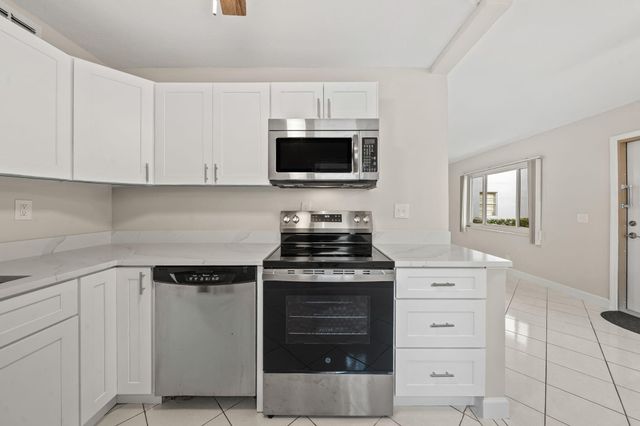 932 Flanders T, Delray Beach, FL 33484