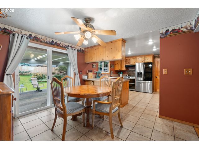 18030 Se PERSHING Ct, Portland, OR 97236