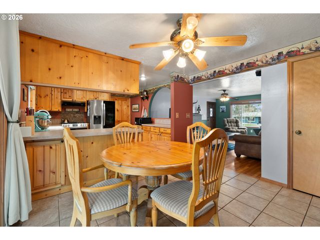 18030 Se PERSHING Ct, Portland, OR 97236