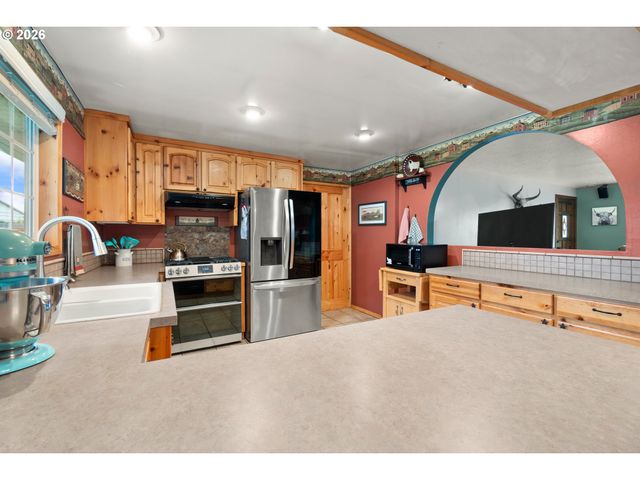 18030 Se PERSHING Ct, Portland, OR 97236