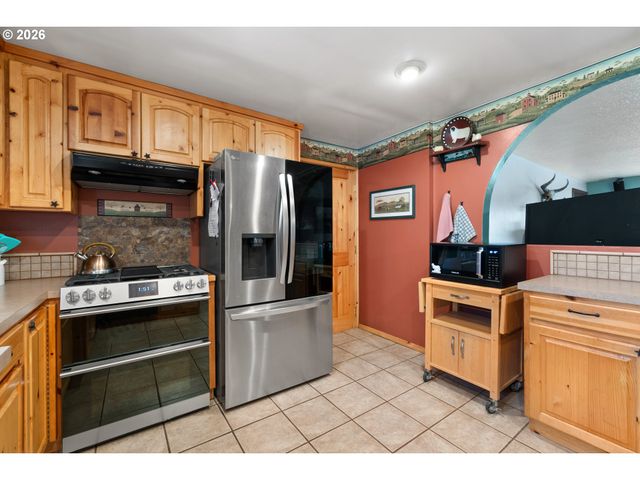 18030 Se PERSHING Ct, Portland, OR 97236