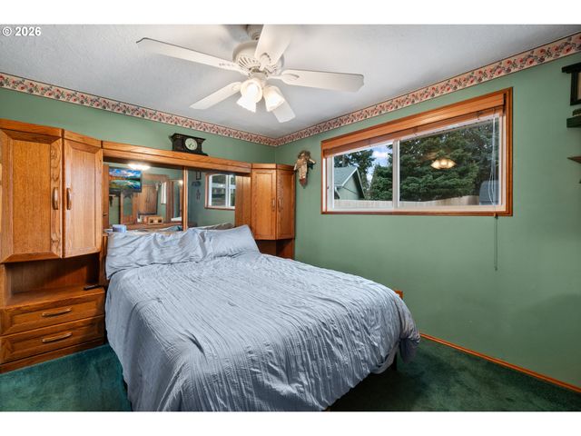 18030 Se PERSHING Ct, Portland, OR 97236