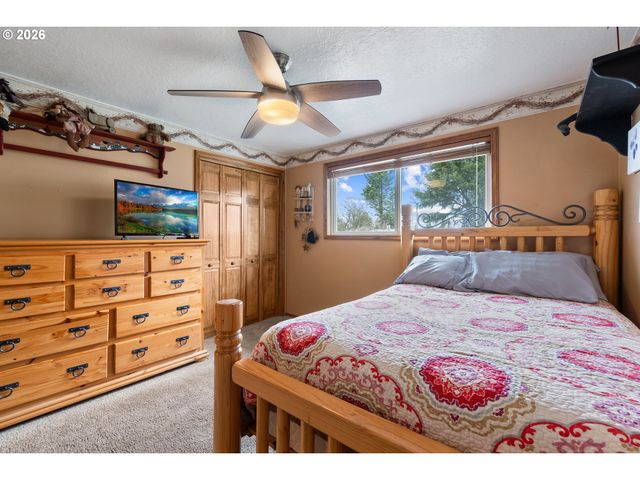 18030 Se PERSHING Ct, Portland, OR 97236