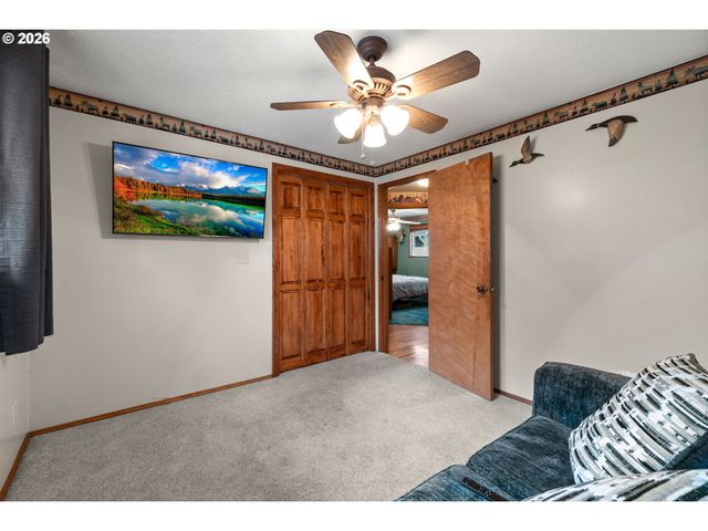 18030 Se PERSHING Ct, Portland, OR 97236