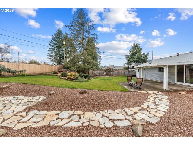 18030 Se PERSHING Ct, Portland, OR 97236