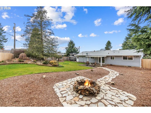 18030 Se PERSHING Ct, Portland, OR 97236