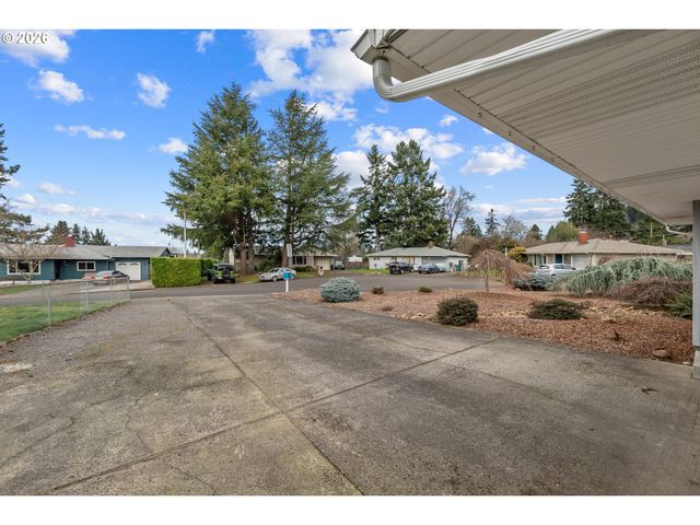 18030 Se PERSHING Ct, Portland, OR 97236