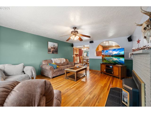 18030 Se PERSHING Ct, Portland, OR 97236