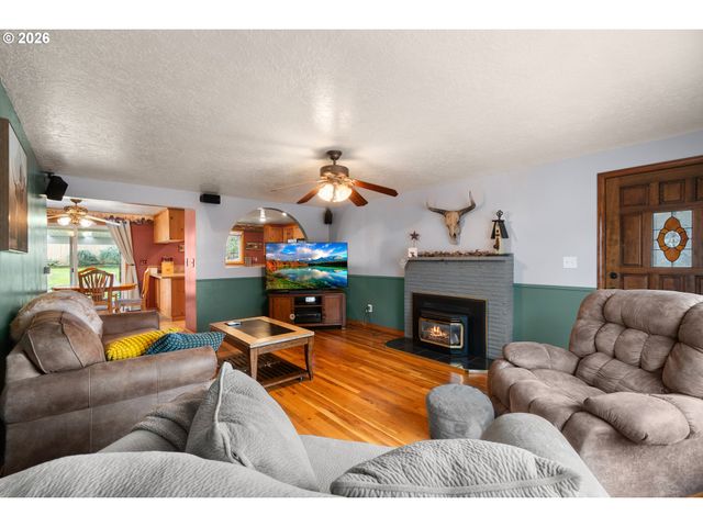 18030 Se PERSHING Ct, Portland, OR 97236