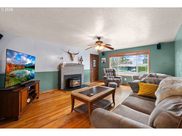 18030 Se PERSHING Ct, Portland, OR 97236