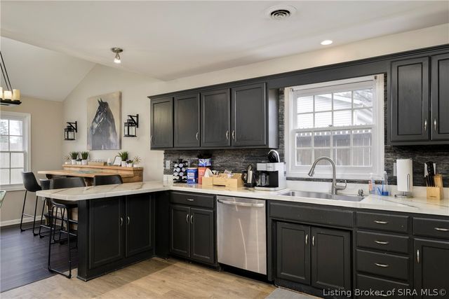 206 Hopkins Lane, Jeffersonville, IN 47130