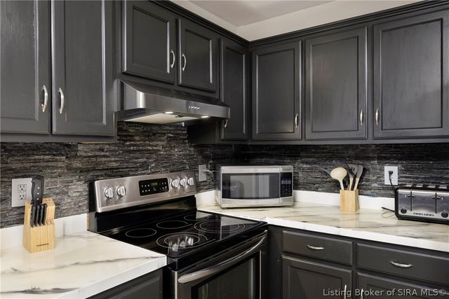 206 Hopkins Lane, Jeffersonville, IN 47130