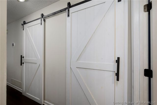 206 Hopkins Lane, Jeffersonville, IN 47130