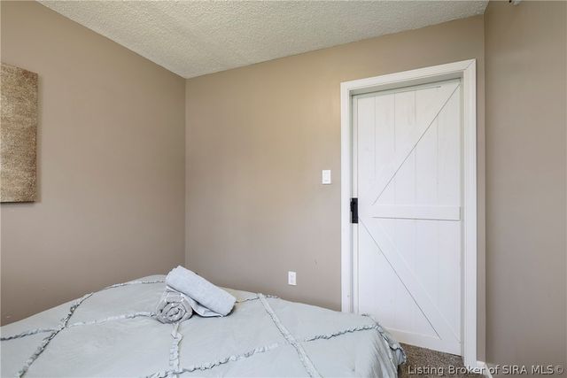 206 Hopkins Lane, Jeffersonville, IN 47130