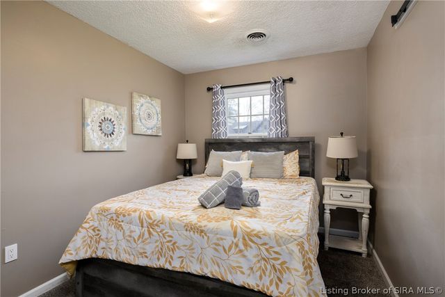 206 Hopkins Lane, Jeffersonville, IN 47130