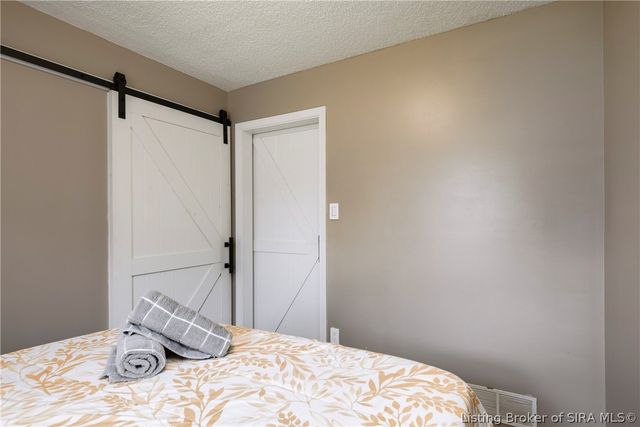 206 Hopkins Lane, Jeffersonville, IN 47130