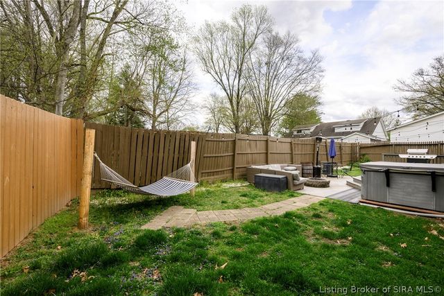 206 Hopkins Lane, Jeffersonville, IN 47130