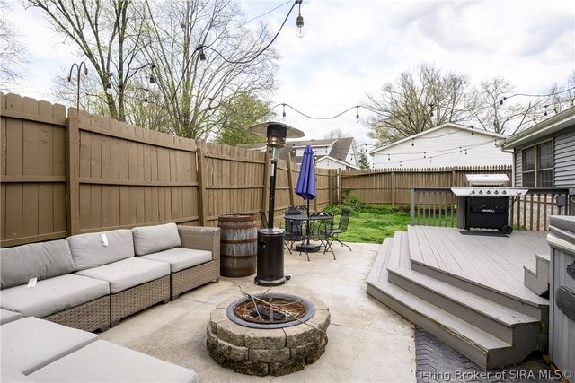 206 Hopkins Lane, Jeffersonville, IN 47130