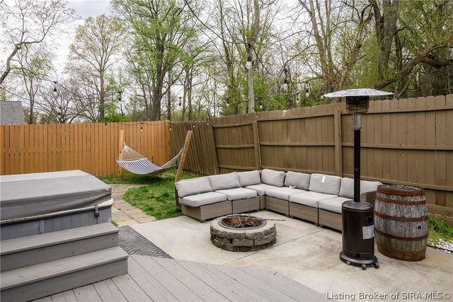 206 Hopkins Lane, Jeffersonville, IN 47130