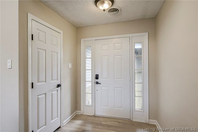 206 Hopkins Lane, Jeffersonville, IN 47130