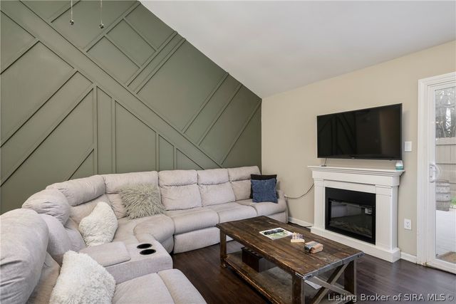 206 Hopkins Lane, Jeffersonville, IN 47130