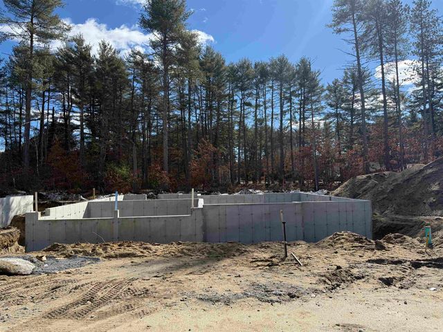 13 Wilderness Drive, Nashua, NH 03062