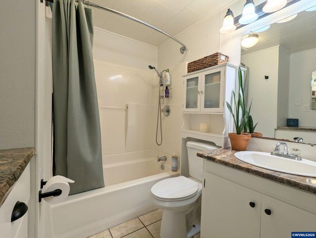 821 Liberty St, Silverton, OR 97381