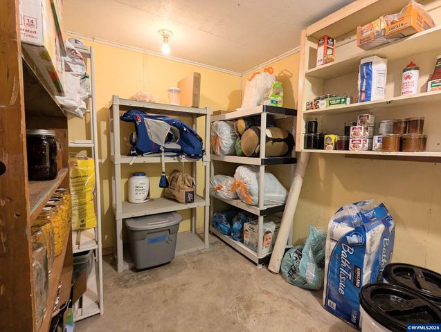 821 Liberty St, Silverton, OR 97381