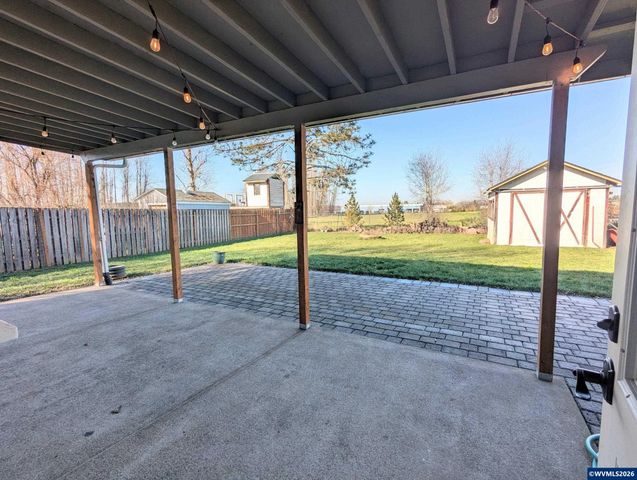 821 Liberty St, Silverton, OR 97381