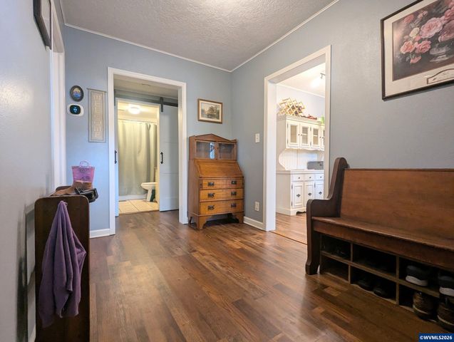 821 Liberty St, Silverton, OR 97381