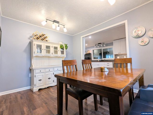 821 Liberty St, Silverton, OR 97381